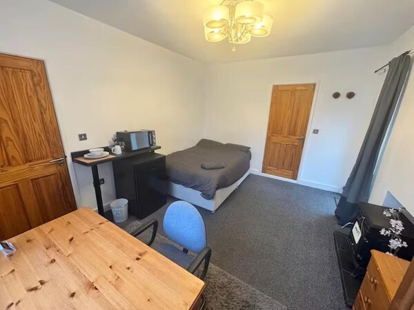 Studio Sleeps 2 With Parking - Mickleover - Derby
