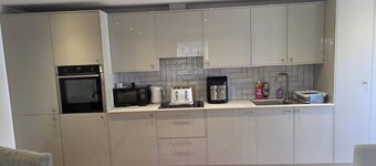 Studio Sleeps 2 With Free Parking and Garden
