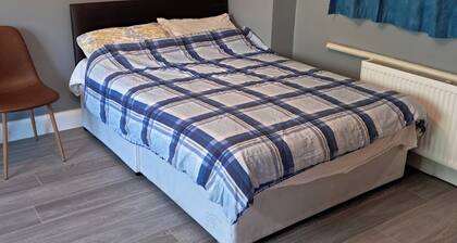 Studio Sleeps 2 With Parking