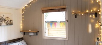 Shepherd's Hut - Sleeps 2 - Hot Tub