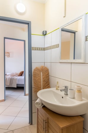 Towels, soap, shampoo, toilet paper - Apartement Bèt a Fé, Les Trois-Ilets (Les Trois- Îlets)