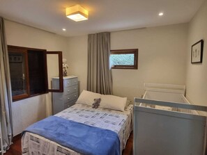 Basic Villa | Blackout drapes, iron/ironing board, WiFi (free) - Casa Lírio  (Teresópolis)