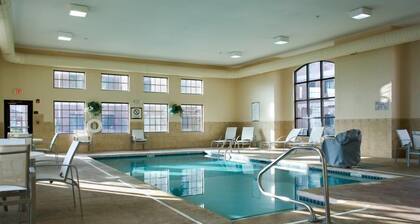 1BR King Suite w/ Kitchen | Free Breakfast & Pool