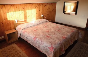 Iron/ironing board, Internet, bed sheets - Vrbo Property (Anzio)