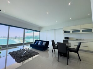 Smart TV - Malecon Location Torre eMe #1224 with Pool (Mazatlán)