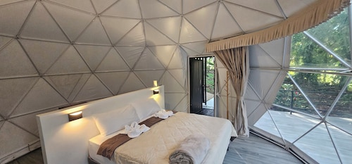 Rio Celeste Jungle Glamping