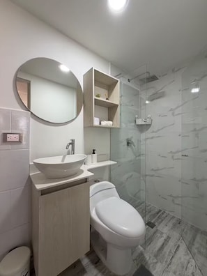 Handtücher, Seife, Toilettenpapier