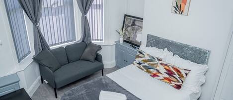 4 chambres, fer et planche à repasser, Wi-Fi, draps fournis