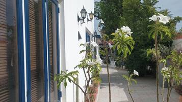 Studio, Pool View | Exterior detail