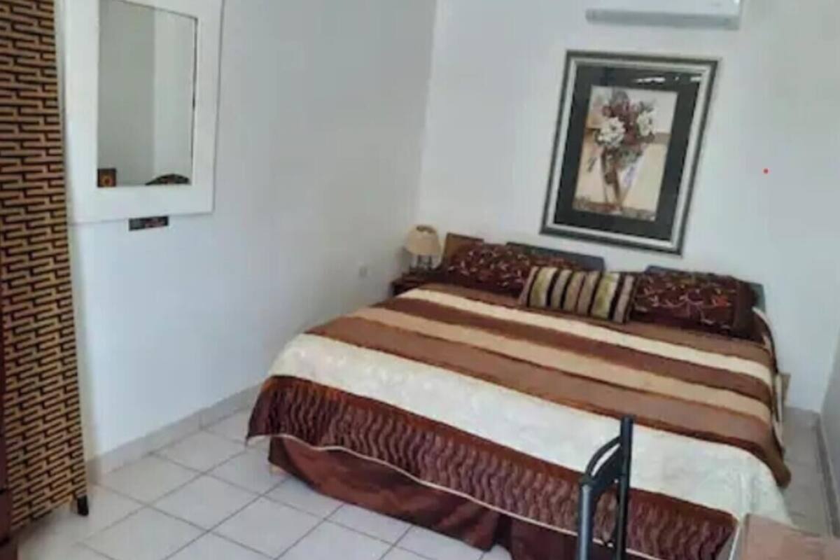 Estúdio, vista para a piscina