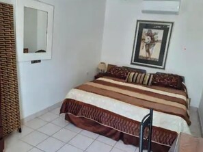Estúdio, vista para a piscina