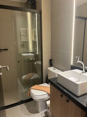 Comfort Triple Room | Bathroom - Emunah - Flat Confortavel (CABEDELO)