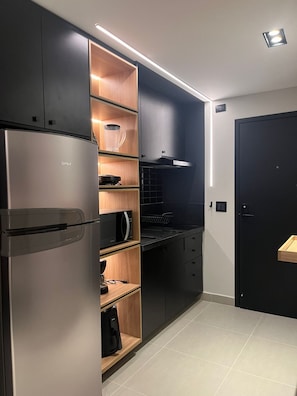 Comfort Triple Room | Private kitchen - Emunah - Flat Confortavel (CABEDELO)