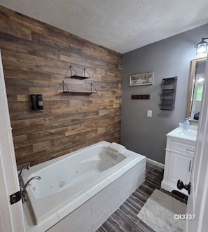 Bathroom - 25 Acre Wildwood Ranch Cabin Sports and Fun (Logan)