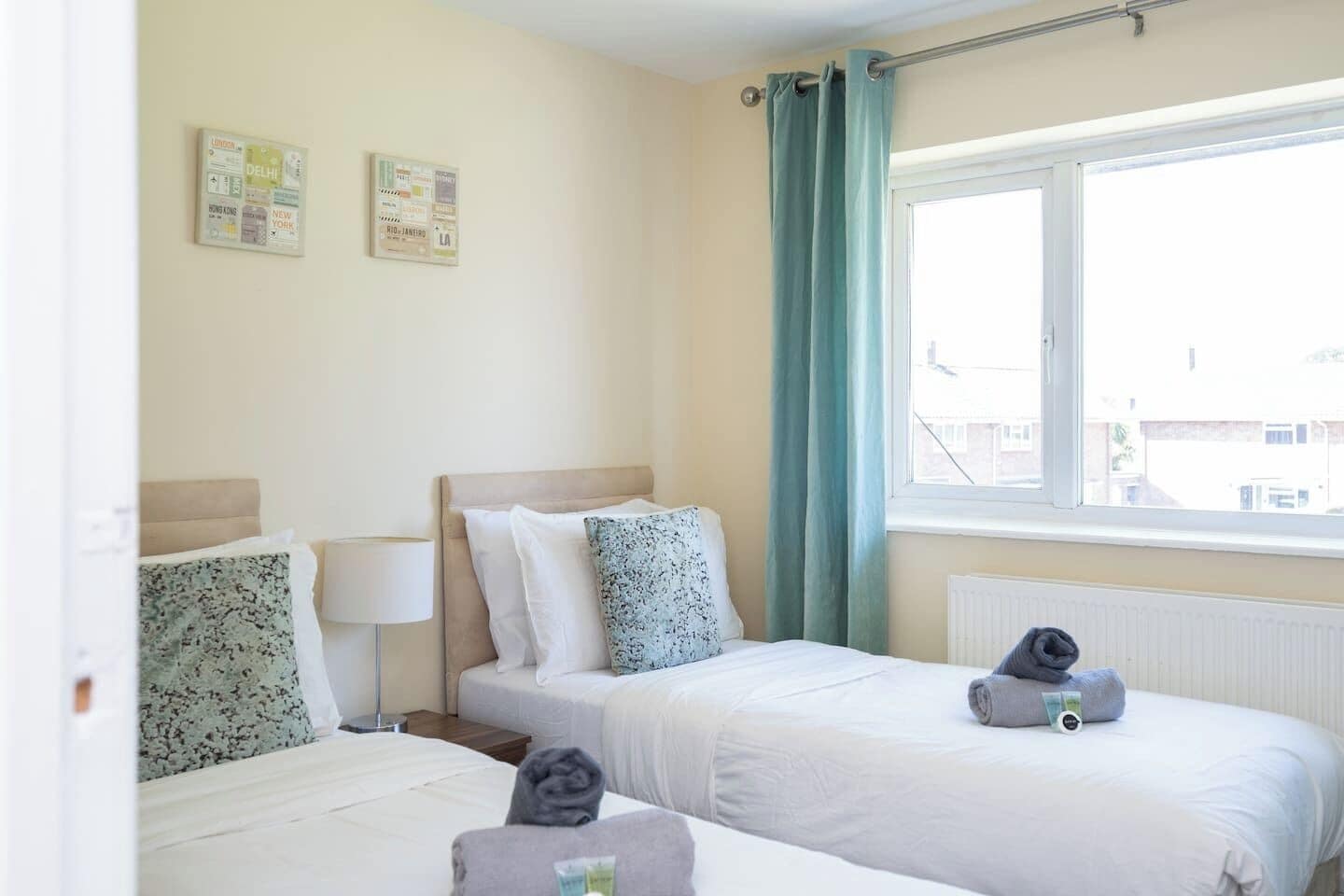 Desk, iron/ironing board, WiFi, bed sheets