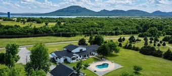 The Wichita Hideaway - Modern Couple’s Escape