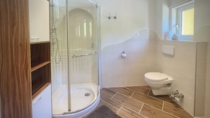 Bathroom - Vrbo Property (Velden am Wörthersee)