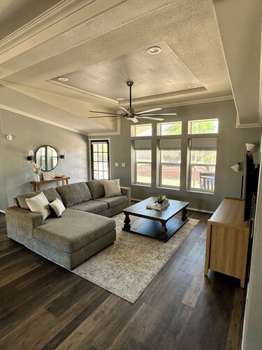 Spacious Desert Hills Home with Scenic Views - Sleeps 8