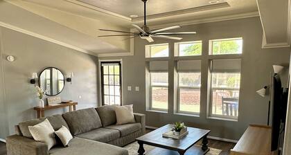 Spacious Desert Hills Home with Scenic Views - Sleeps 8