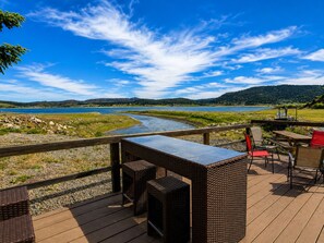 Outdoor dining - Loft Suite With Scenic Mountain Side Views (Panguitch)