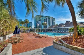 Pool - Cozy Beach Studio | Sleeps 4 | First floor (Myrtle Beach)