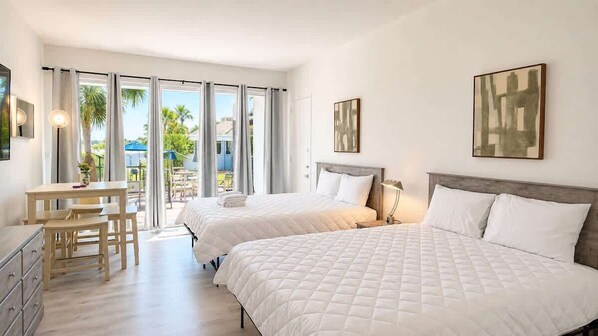 Iron/ironing board, WiFi, bed sheets - Cozy Beach Studio | Sleeps 4 | First floor (Myrtle Beach)