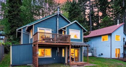 Morning Glory by Avantstay Lower-level Whidbey Hideaway Water Views + Shared Hot Tub
