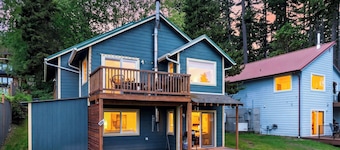 Morning Glory by Avantstay Lower-level Whidbey Hideaway Water Views + Shared Hot Tub