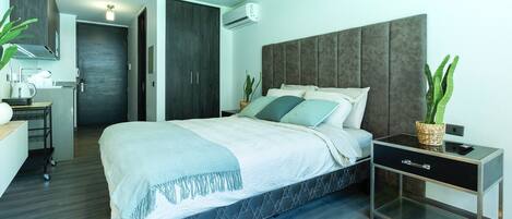 Deluxe Apartment, Balcony, Pool View | Free WiFi