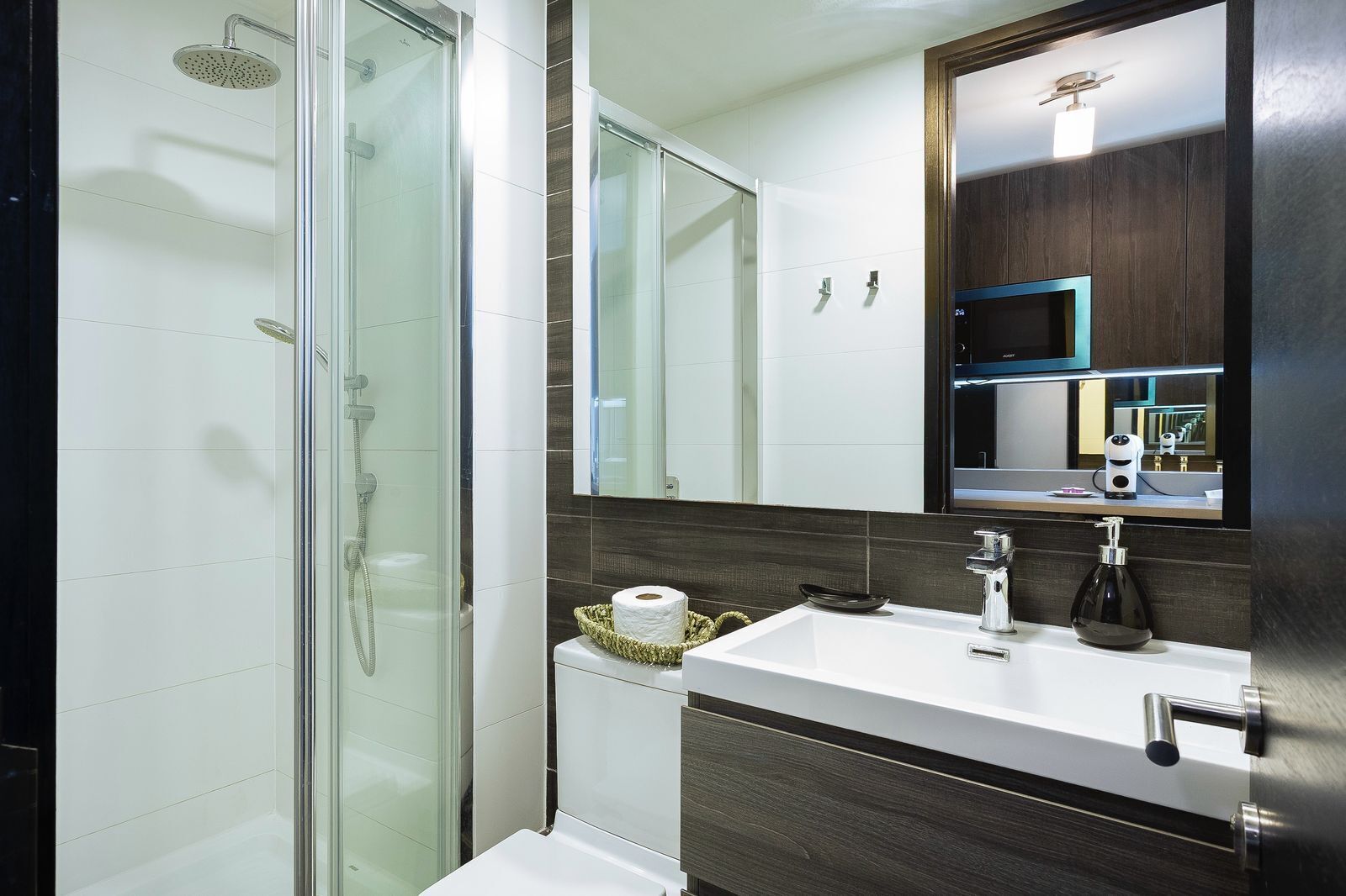 Deluxe appartement, balkon, uitzicht op zwembad | Badkamer