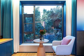 Chambre supérieure avec lits jumeaux, vue sur le jardin | Intérieur