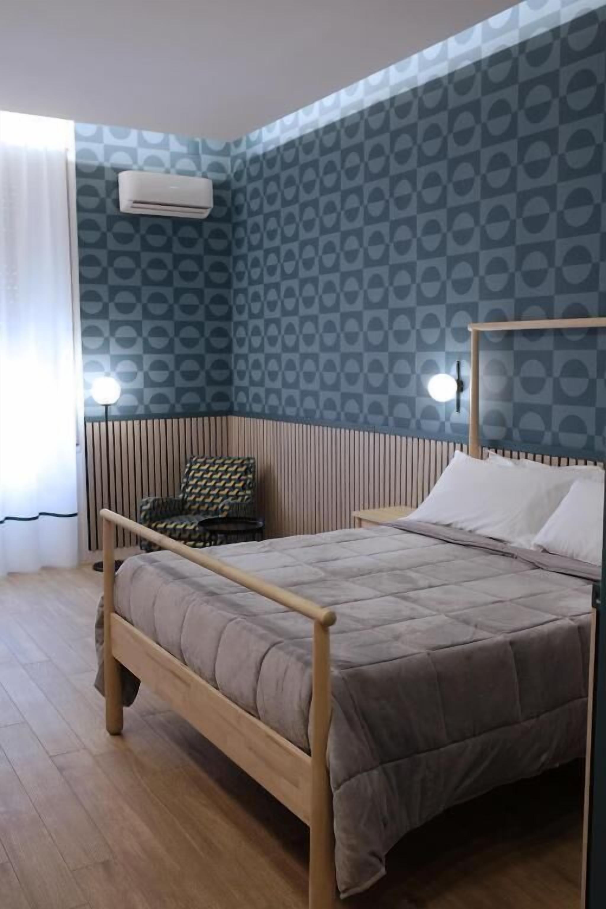 In-room safe, soundproofing, iron/ironing board, free WiFi