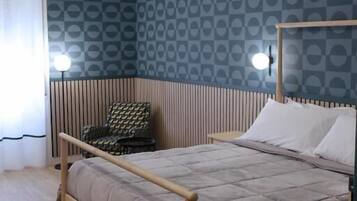 In-room safe, soundproofing, iron/ironing board, free WiFi