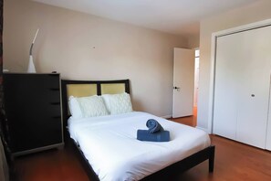 WiFi, bed sheets - Park & Church View Bedroom-Walk to METRO-Amazon HQ (Arlington)