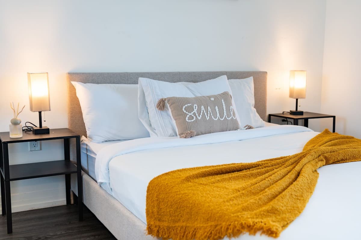 WiFi (free), bed sheets
