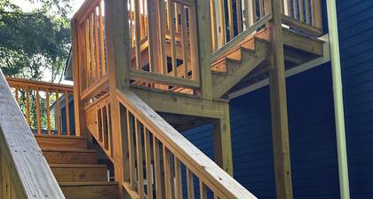Loft studio in charming Sewanee! Directly on Mt Goat Trail minutes from downtown