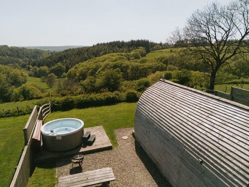 Cosy Glamping Pod with Hot Tub & Exceptional Views