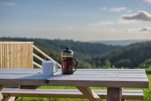 Outdoor dining - Cosy Glamping Pod with Hot Tub & Exceptional Views (Carmarthen)