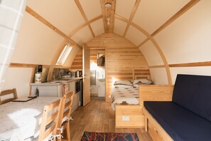 Room - Cosy Glamping Pod with Hot Tub & Exceptional Views (Carmarthen)