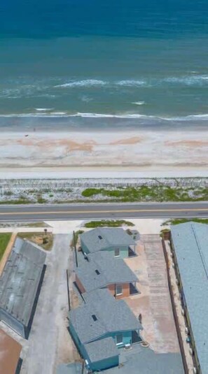 Beach nearby - Flagler Beach Cottage. Cottage 3 (Flagler Beach)