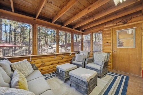 Rustic Lakeside Private Cabin - Fire Pit & BBQ