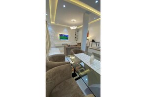 Lobby - Aj3 LUXURY HOME: Standard 2-Bedroom Apartment (Yaoundé)