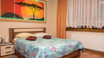 Twin Room (Twin Room With Shared Kitchen And Bat)
