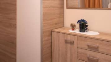 Twin Room (Twin Room With Shared Kitchen And Bat) | Property amenity