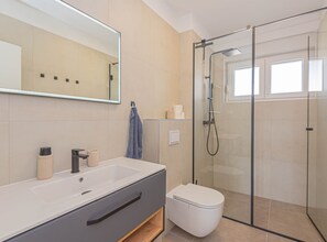 Villa (Three Bedroom Villa with Outdoor Swim) | Bathroom | Shower - Villa Pomalo (Vodice)