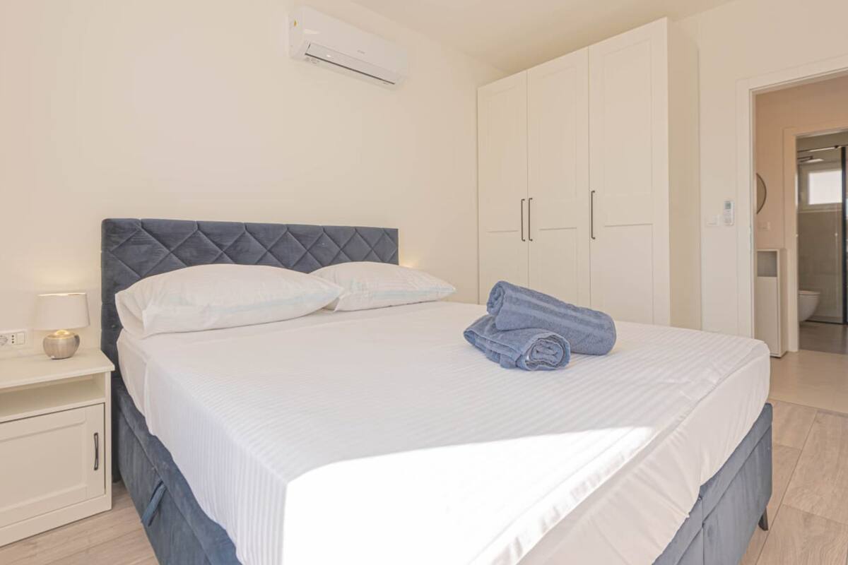 Huvila (Three Bedroom Villa with Outdoor Swim)