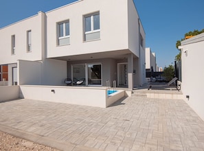 Villa (Three Bedroom Villa with Outdoor Swim) | Udendørsområde