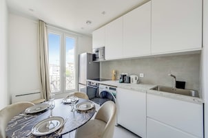 Apartamento | Cocina privada | Cafetera o tetera, frigorífico, microondas y horno