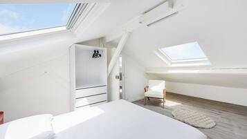 Apartment | 2 bedrooms, laptop workspace, iron/ironing board, bed sheets