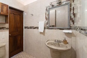 Towels, soap, toilet paper - Garcia Rentals Yelapa: Vista Hermosa con aire acondicionado (Yelapa)